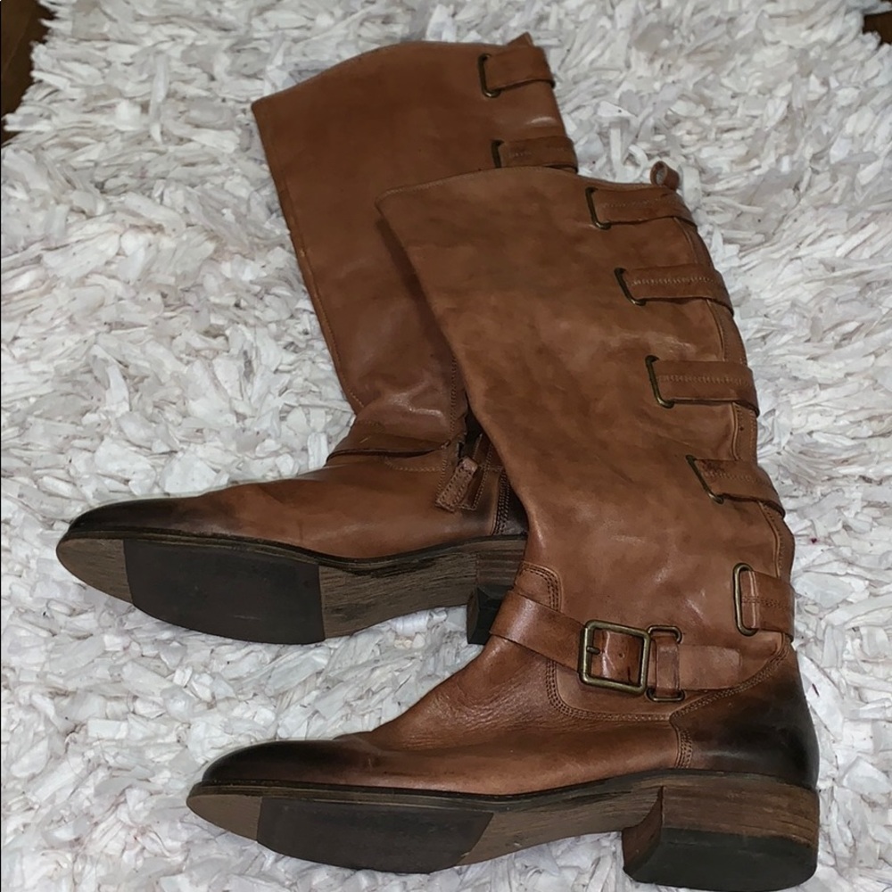 🌻Women’s Stylish Mid Calf Boots. Size 7 1/2.